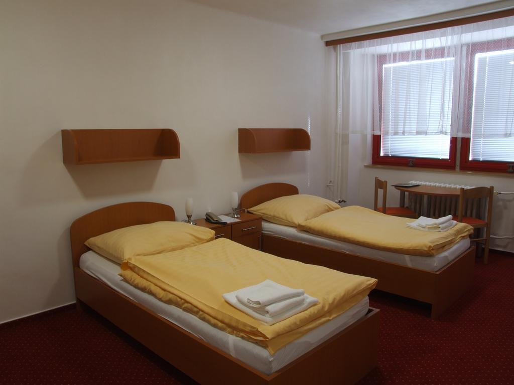 Hotel Garni Vsb Ostrava Quarto foto